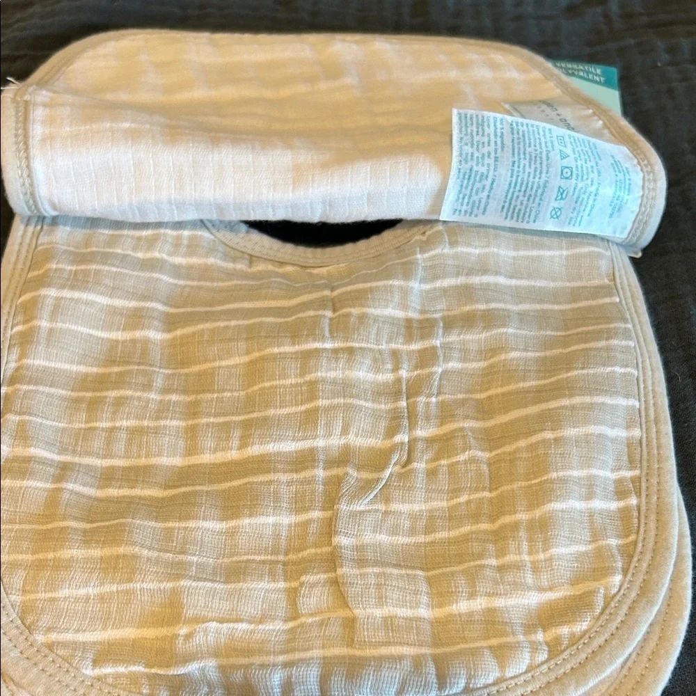 aden + anais Classic Muslin Snap Bibs - Gray Star Pattern